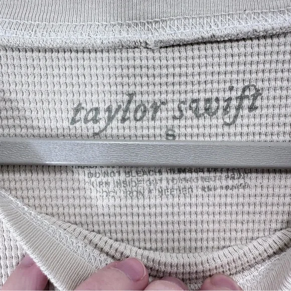 Rare Taylor Swift Folklore Official Merch from 2020 Holiday Collection Size S - Picture 3 of 6
